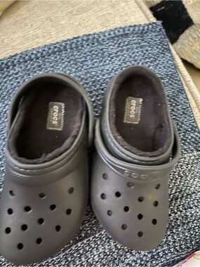CROCS Classic Clog with Plush Lining in Charcoal